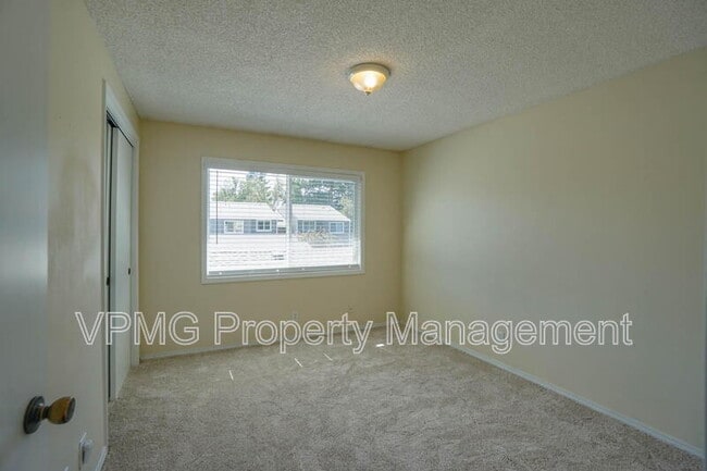Photo - 605 SE 121st Ave Unit 4