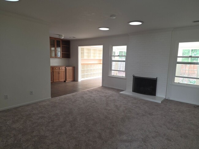 835 Cynthia Dr