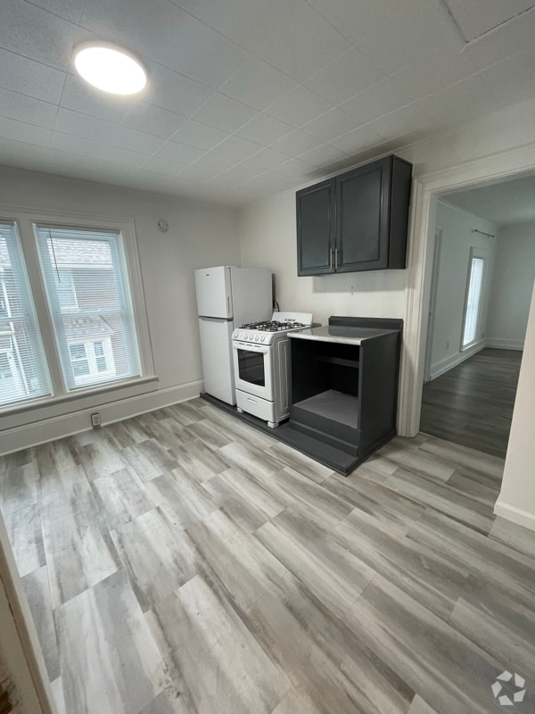 Building Photo - 219 N Davison St Rental
