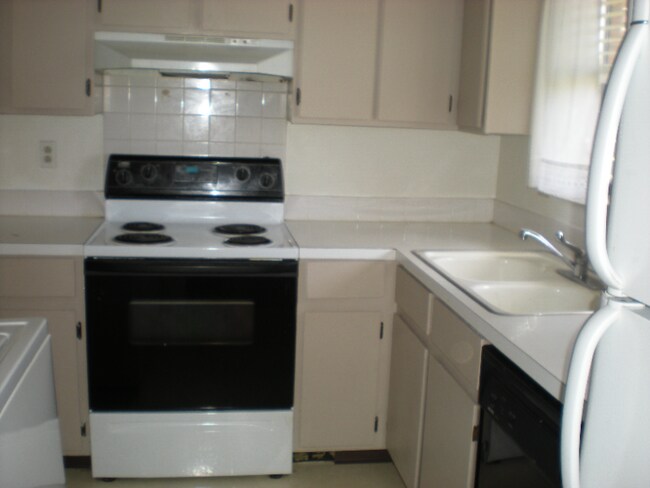 Photo - 114 Glenda Dr Unit b