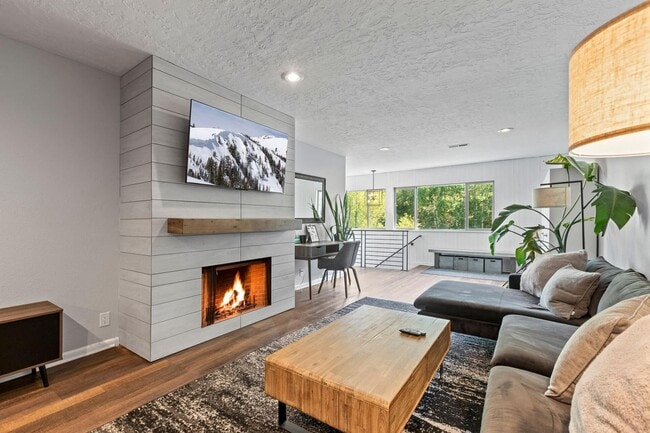 Building Photo - Charming Park City Condo!