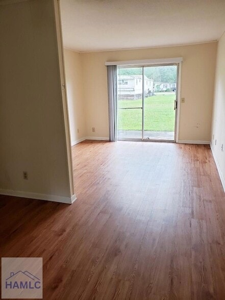 Photo - 989 Live Oak Dr