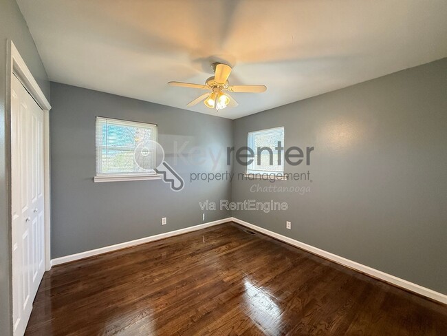 Photo - 221 Robert E Lee St