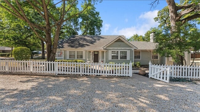 Photo - 1606 W Shady Grove Rd
