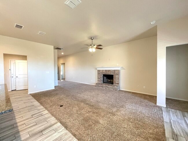 Photo - 2113 142nd St