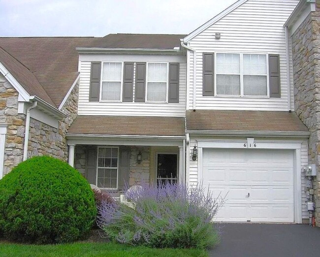 Photo - 616 Springhouse Ln