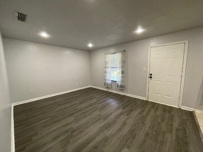 Photo - Beautiful 2 Bedroom 1 Bathroom in NW Tallahassee!