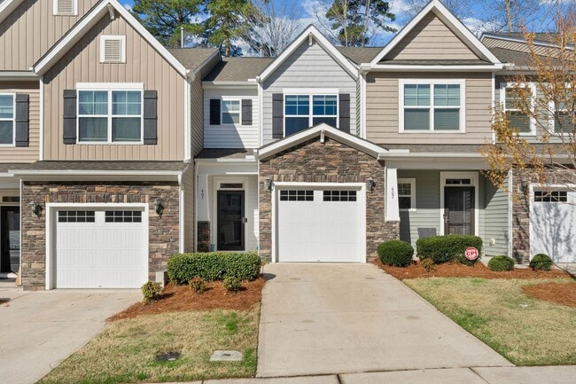 Building Photo - 3be / 2.5ba Easy Access to Duke Townhouse