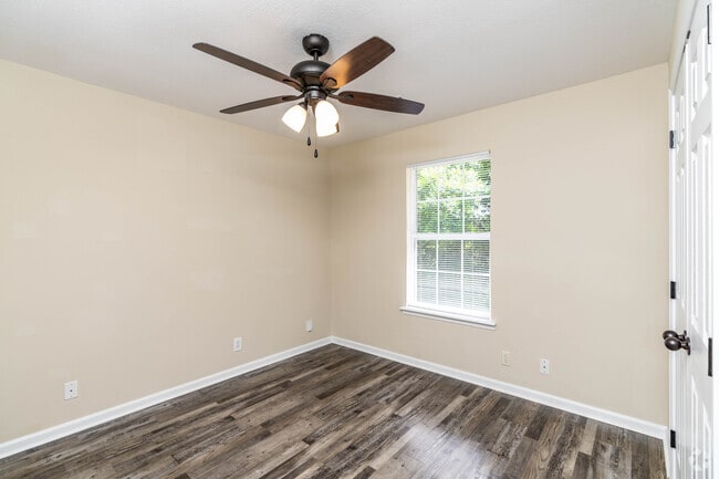 2BR, 1BA - 1,000SF - Second Bedroom
