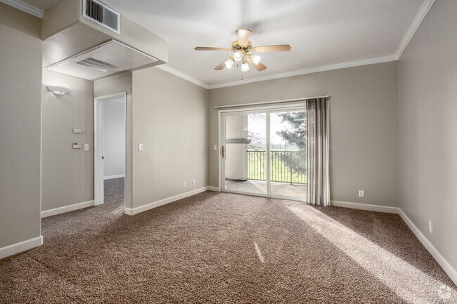2BR, 2BA - 1,081SF - Living Room