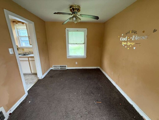 Photo - 3 BED 1 BATH SINGLE FAMILY HOME
