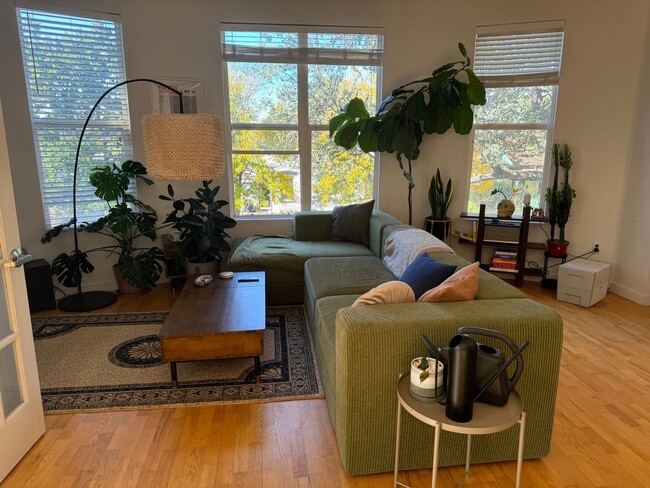 Photo - 2422 Tremont Pl