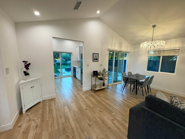 Photo - 502 N Avon St