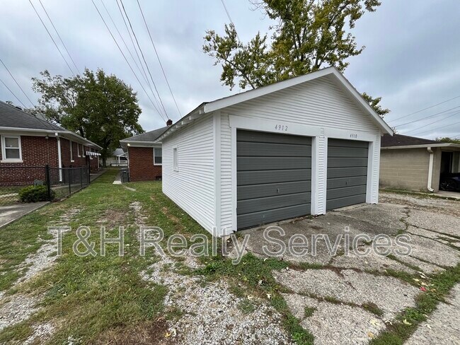 Photo - 4912 E 10th St