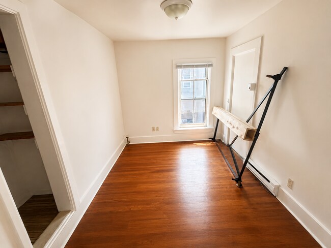 Photo - 1034 Jenifer St Unit 1034-3