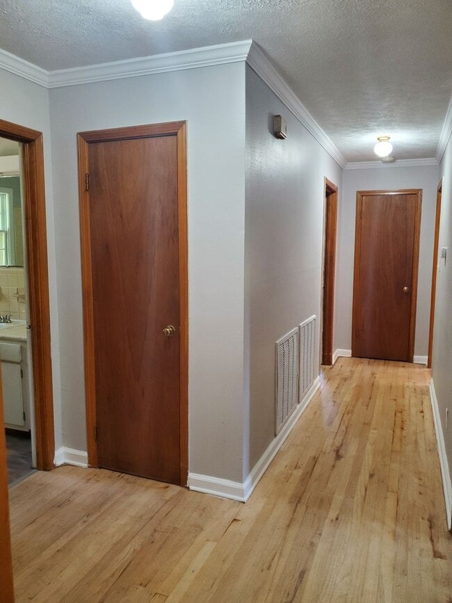 Photo - 218 Brookwood Dr