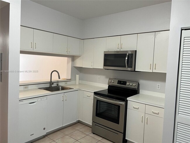 Photo - 16658 Hemingway Dr