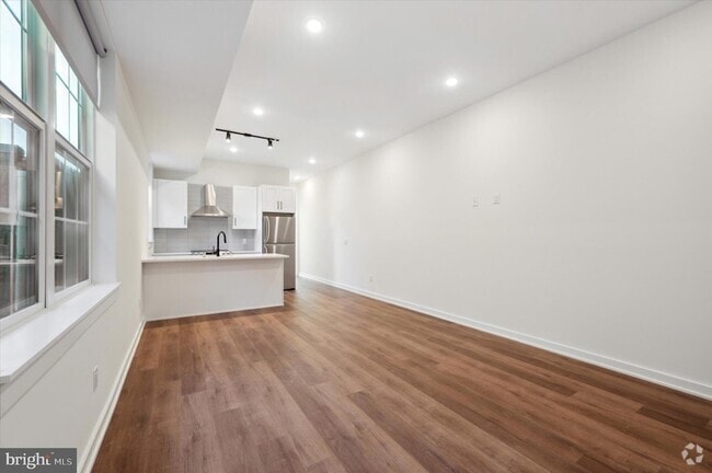 Building Photo - 2513 N Howard St Unit 203 Rental
