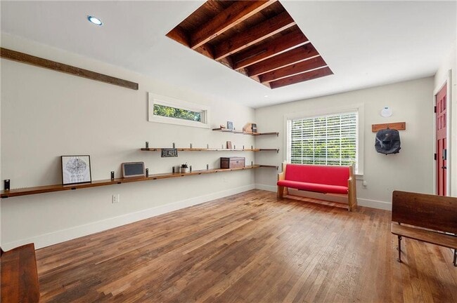 Photo - 948 Margaret Pl NW