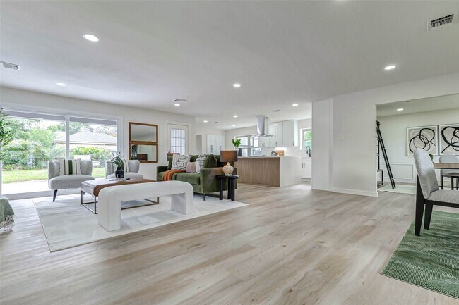 Photo - 9923 Emnora Ln