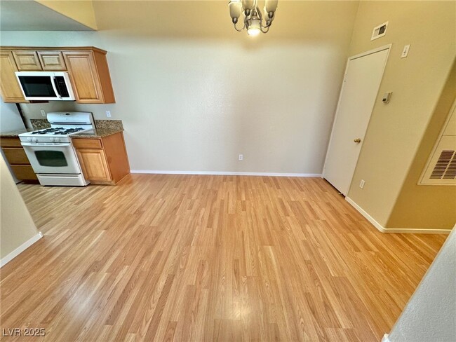 Photo - 7885 W Flamingo Rd Unidad 2111 Rental