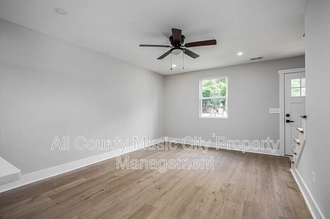 Photo - 1907 S Lyle Ln