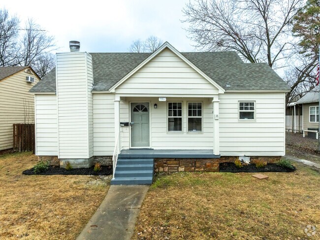 Building Photo - Freshly Updated 3 Bedroom House