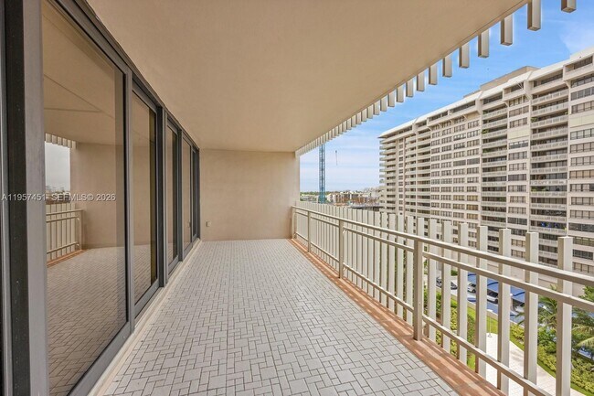 Photo - 2 Grove Isle Dr Unit B907