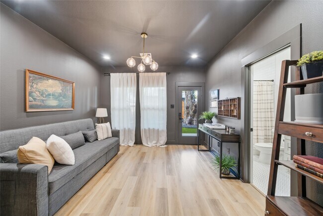 Photo - 1307 E 27th St