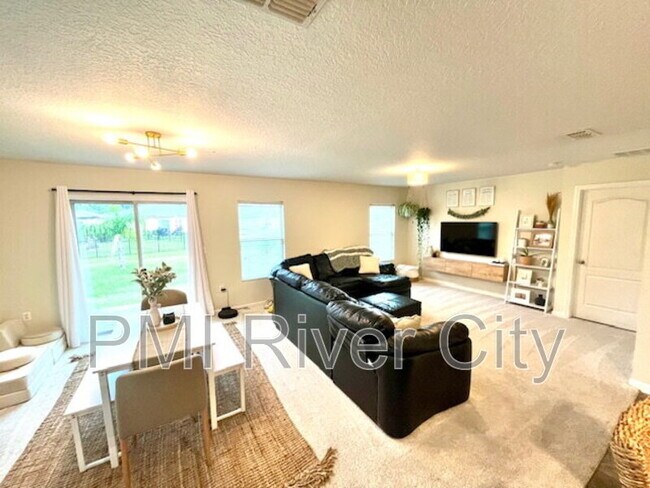 Photo - 6794 Langford St