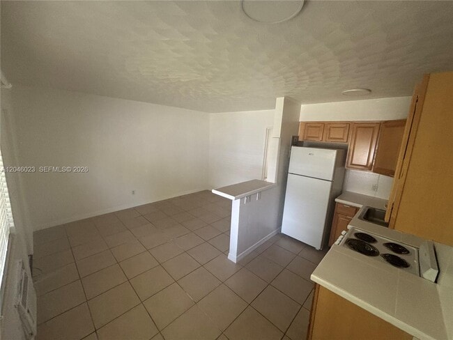 Building Photo - 1211 NE 6th St Unit 2