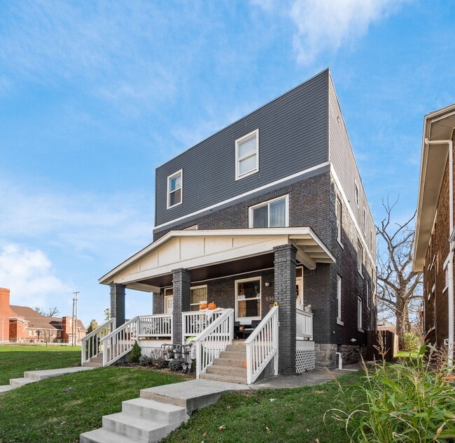 Photo - 536 Oakwood Ave Townhome