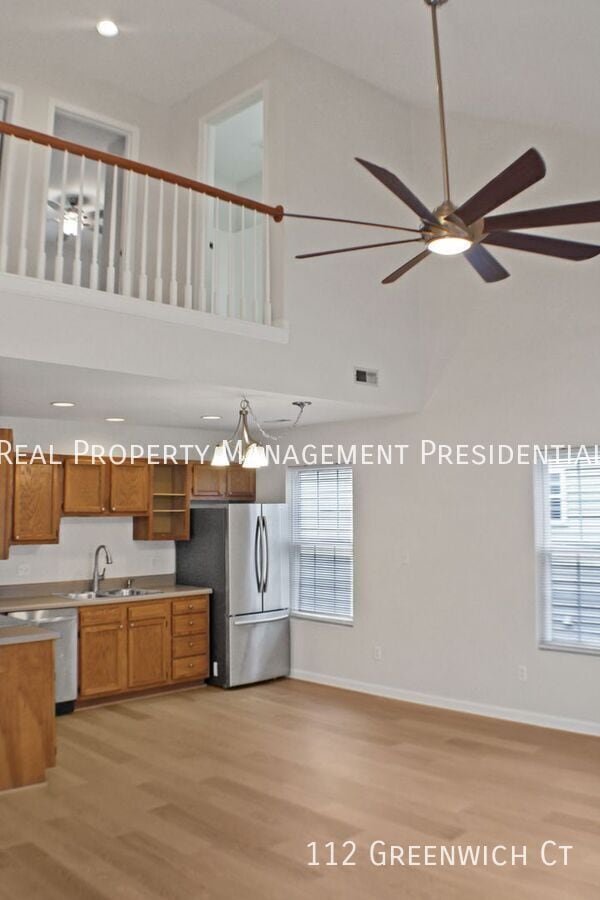 Photo - 112 Greenwich Ct