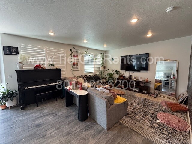 Photo - NO DEPOSIT option available for qualified renters!