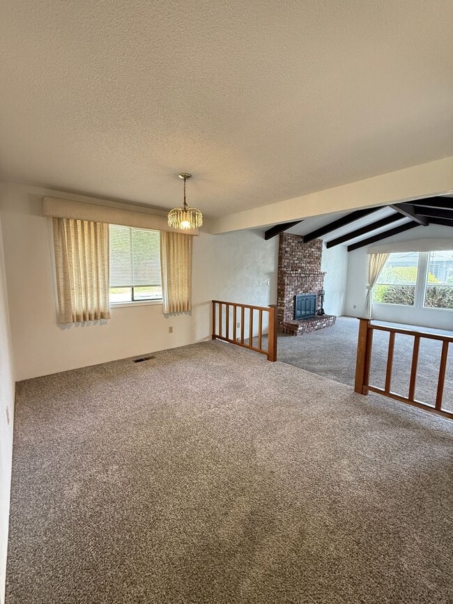 Photo - Charming 3 bed 2 bath home in SE Medford!