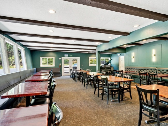 Photo - 16451 Golf Rd