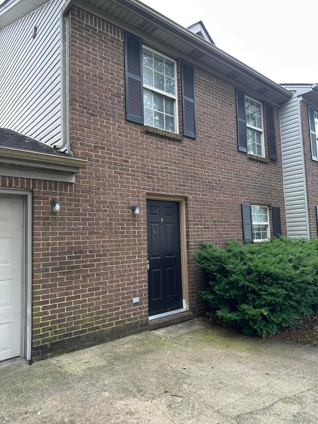 Photo - 205 Tanbark Dr