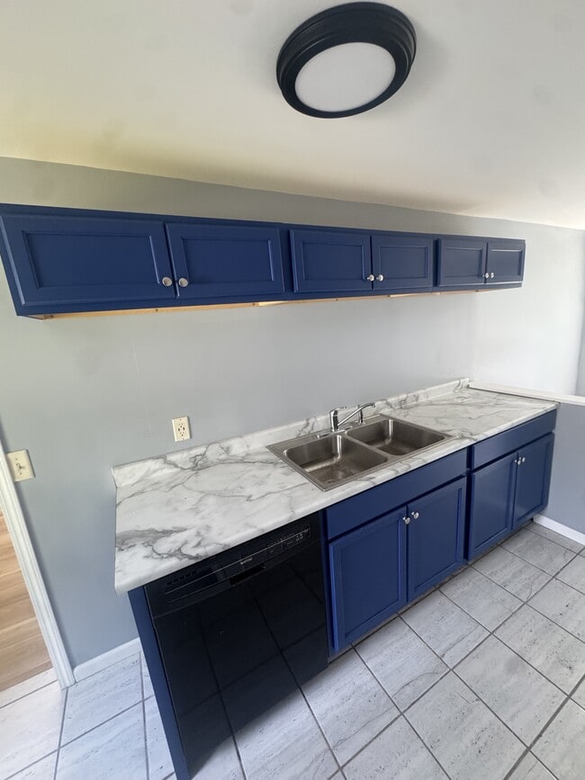 Photo - 156 Valparaiso St