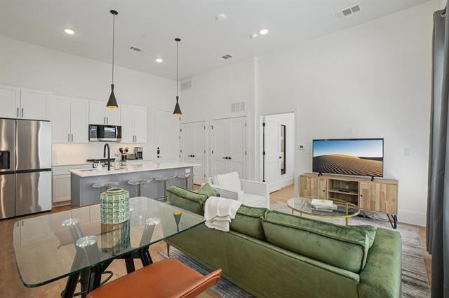 Photo - 6418 Maple Ave Unit 203