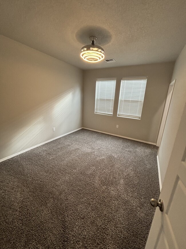 Photo - 4818 Mount Salas St NE