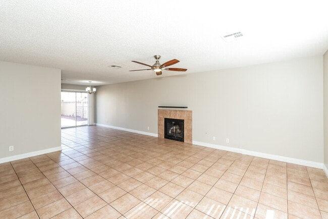 Photo - 390 Newbury Ct