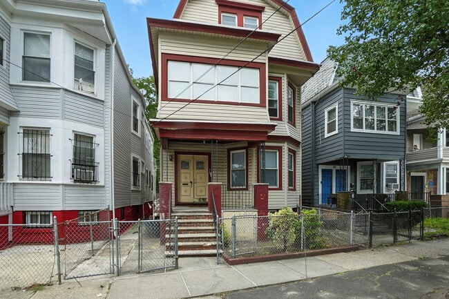 Building Photo - 97 Hopkins Pl Unit 2
