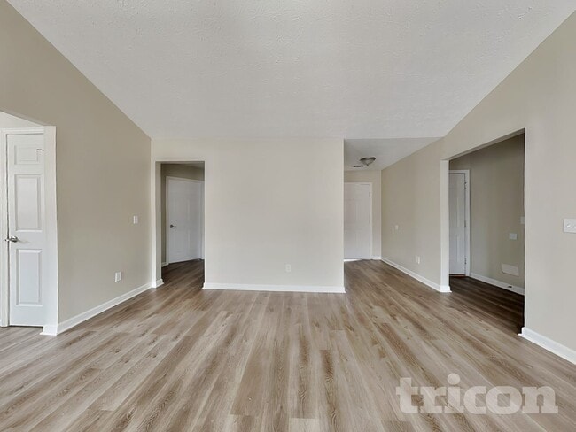 Photo - 530 Mackinaw Dr