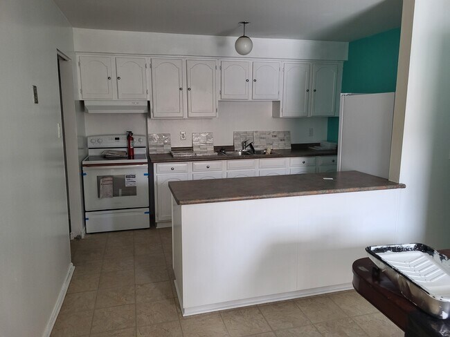 Cuisine - 3000-3014 Centennial Dr