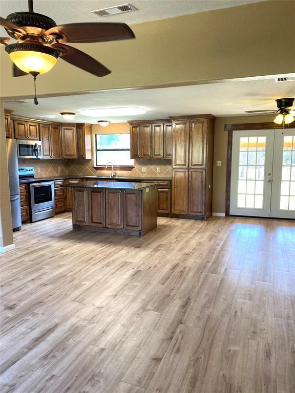 Photo - 137 Road Runner Ln