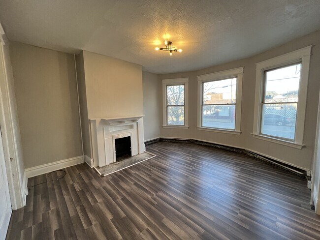 Photo - 219-221 N Liberty St Unit 1