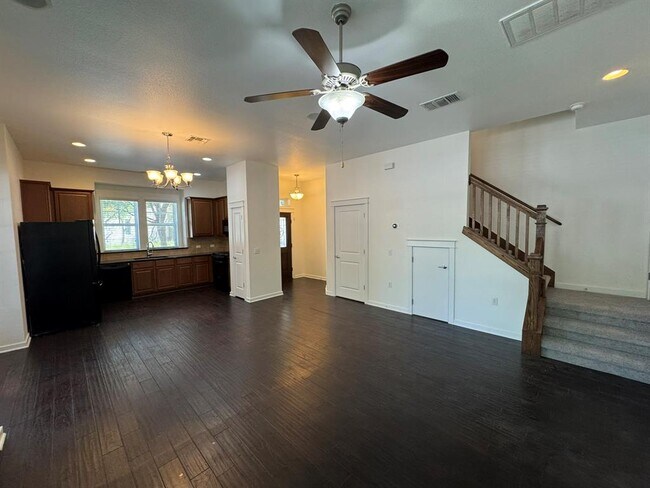 Photo - 2033 Philomena St