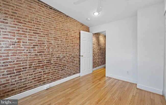 Photo - 105 E Cross St