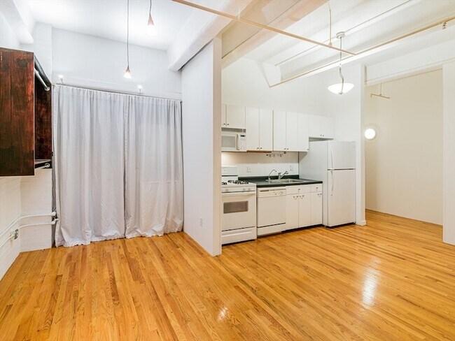 42 Chauncy St Unit 5D