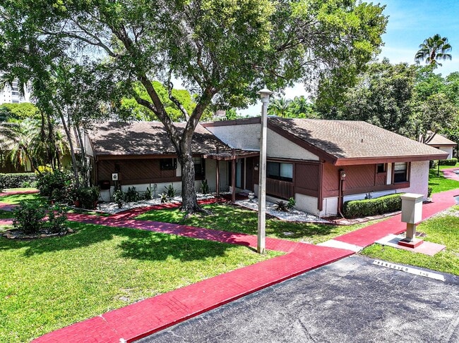 Photo - 605 Leslie Dr